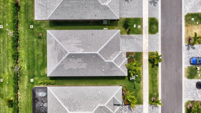 Building Photo - 12557 SW Rain River Dr