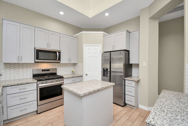 Building Photo - 13339 Yaupon Holly Ln