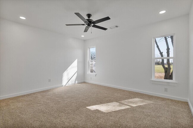 Building Photo - 311 Church St