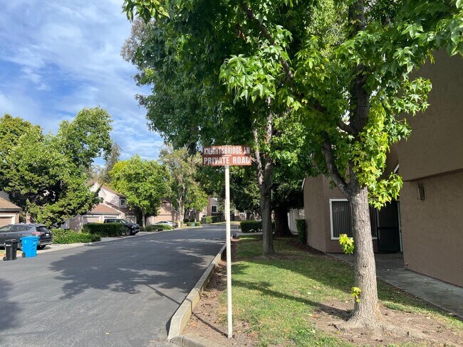 Building Photo - 2598 Knightsbridge Ln