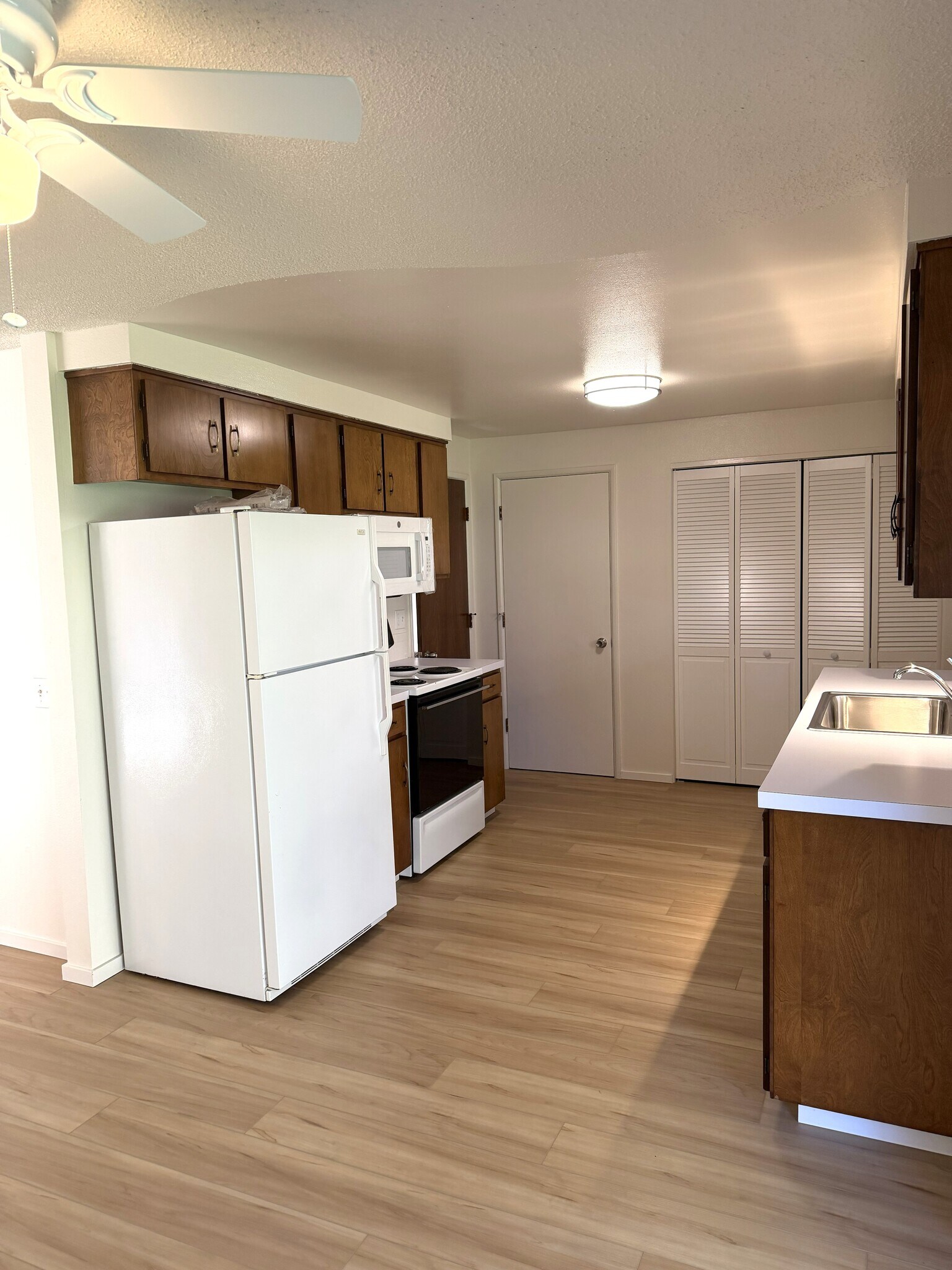 Building Photo - 745 E 43rd Ave