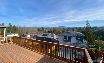 Building Photo - 617 103rd Ct SE
