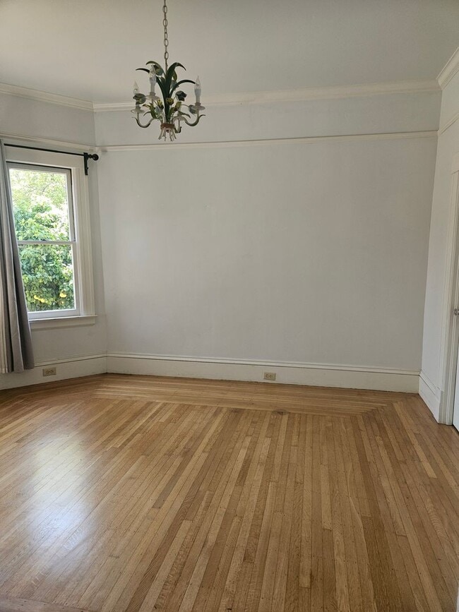 Building Photo - Charming Vintage Home Steps from Downtown Santa Cruz