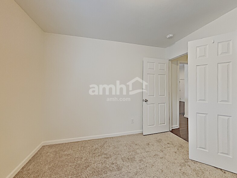 Building Photo - 434 Parrish Hill