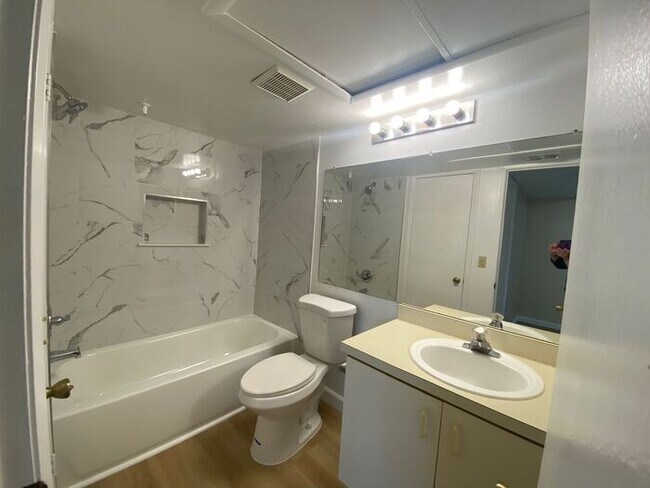 Building Photo - MOVE-IN SPECIAL!!!Charming 1-Bedroom Condo...