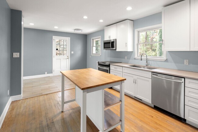 Building Photo - Biltmore Forest Home