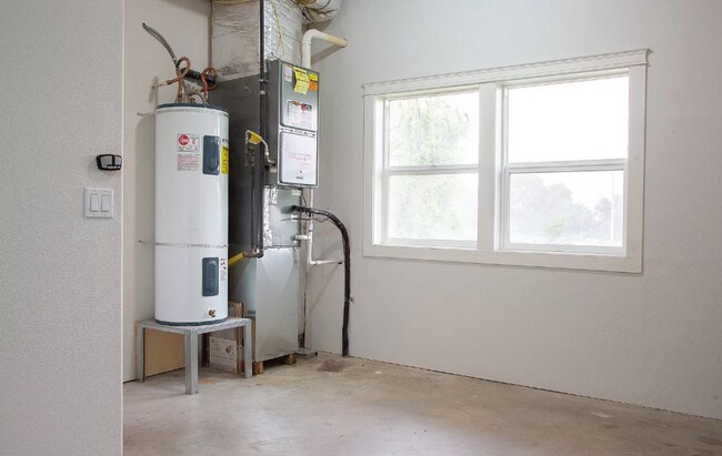 Building Photo - This Gorgeous Townhome has 3 Bedrooms, 3 1...