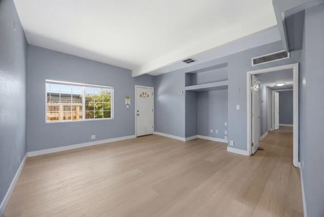 Building Photo - 3-Bed Duplex! Perfectly situated near shopping, dining, and everyday essentials– Spacious 1000 Sq...
