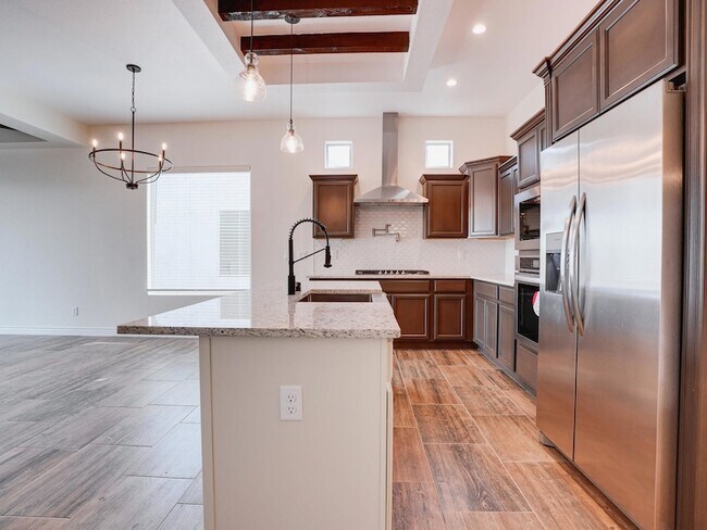 Building Photo - 392 Frodsham St