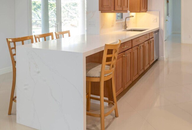 Building Photo - 2289 Windsor Rd