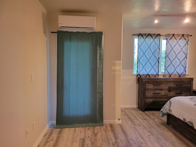 Building Photo - 355 Kalanianaole St