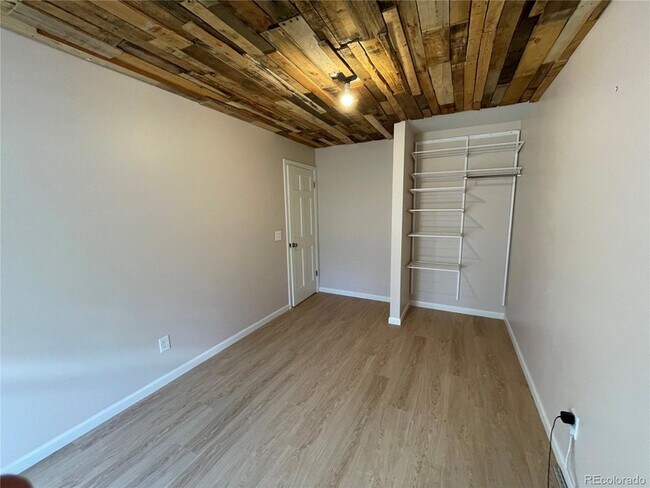 Building Photo - 2318 Lincoln St