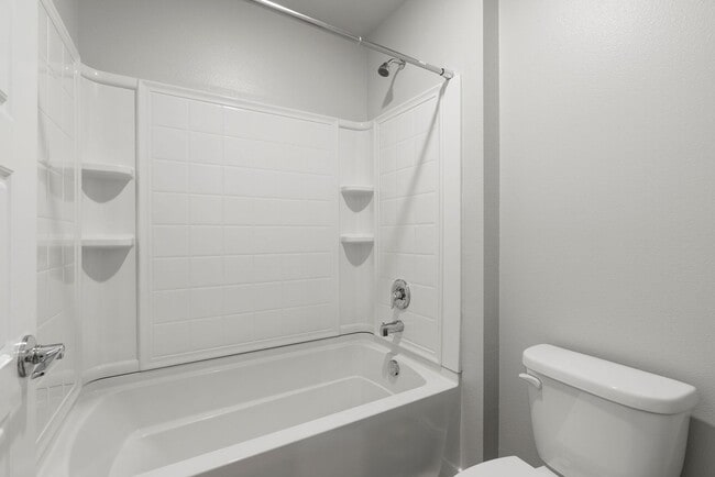 Building Photo - Newer Construction Home in Upriver Drive Neighborhood