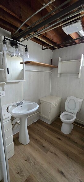 Building Photo - 2027 Glenbrook Dr