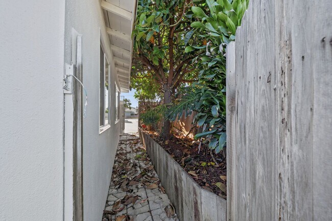 Building Photo - Ronald Dr. Huntington Beach