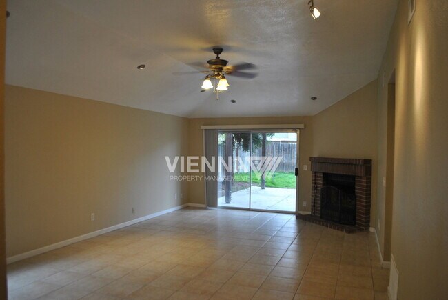 Building Photo - 4073 N Country Dr