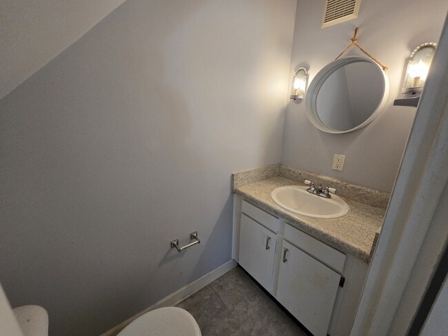 Building Photo - 1000 Nichols Dr