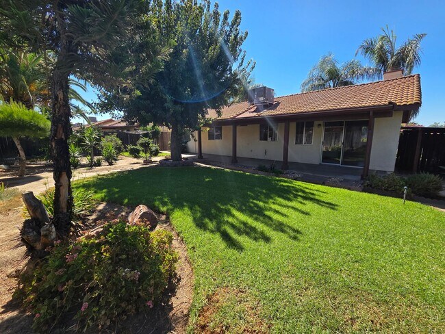 Building Photo - Beautiful 3 Bedroom 2 Bath Home in Gated Community