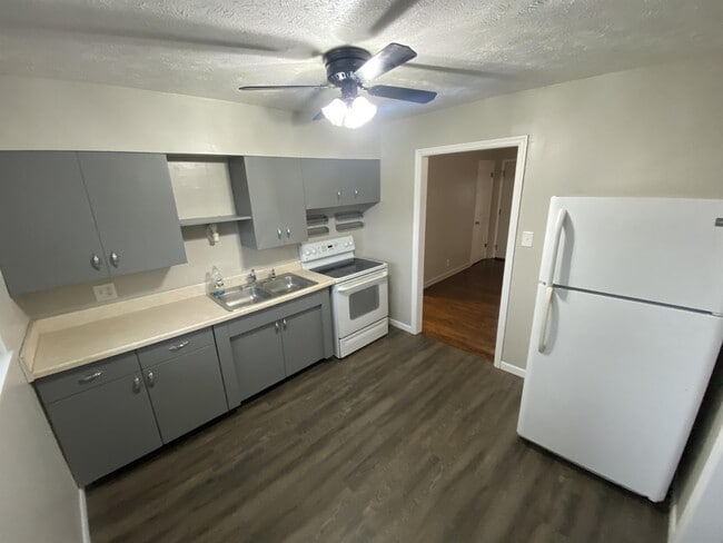 Building Photo - 877 Windsor Dr