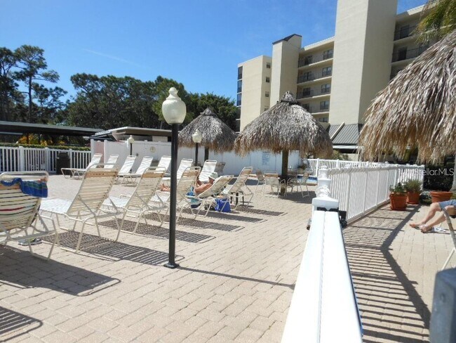 Building Photo - 2900 Cove Cay Dr