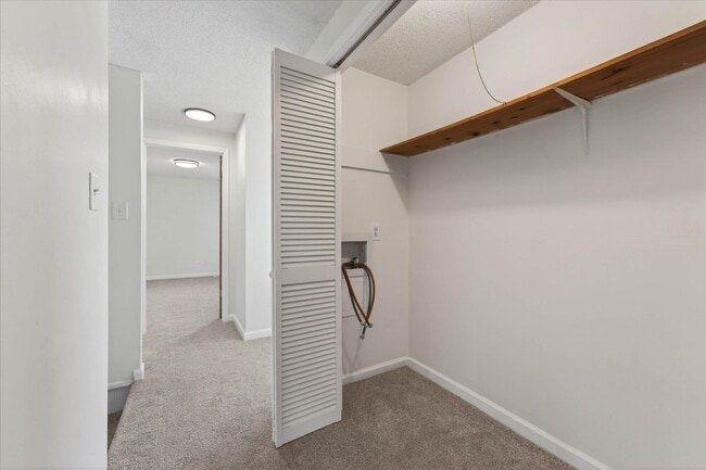 Building Photo - Pet Friendly Three Bedroom!