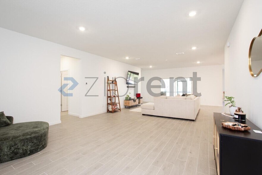 Building Photo - 1688 Lachlan Cir