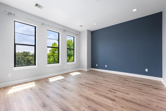 Building Photo - 1705 Weber St