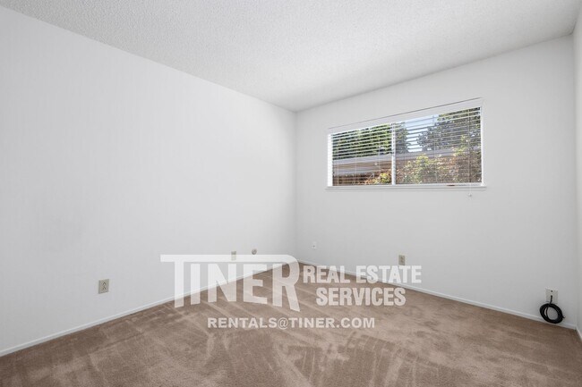 Building Photo - 4935 Kurz Cir