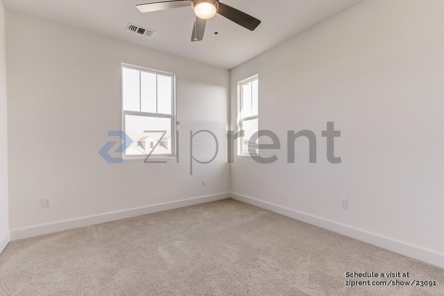 Building Photo - Unit