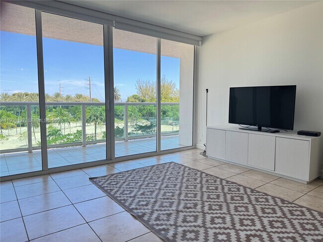 Building Photo - 100 Bayview Dr