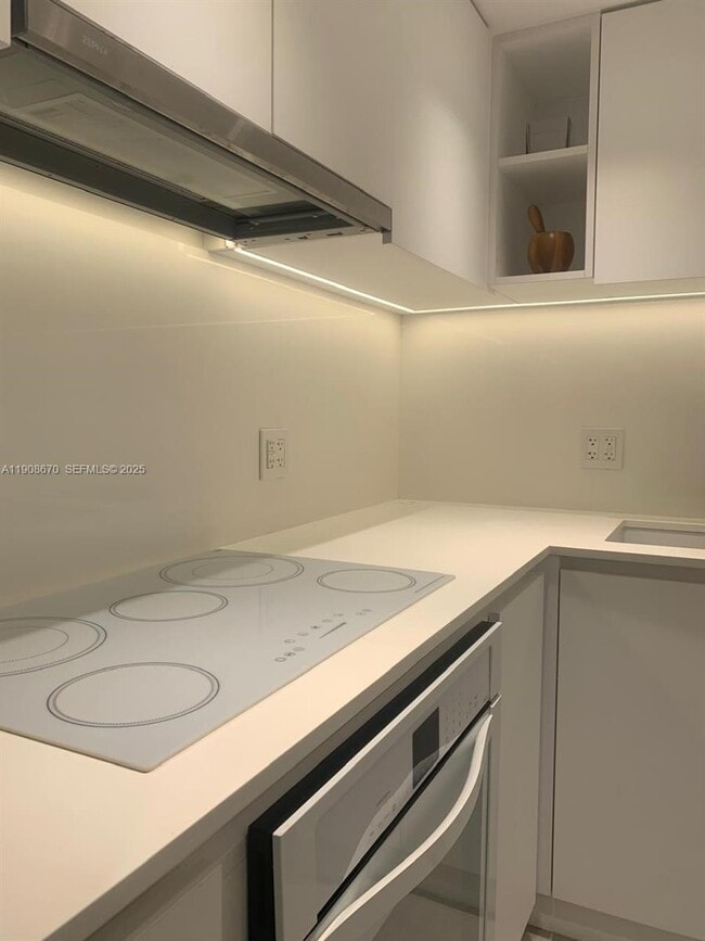 Building Photo - 900 Bay Dr