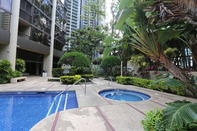 Building Photo - Honolulu Tower - 2 Bdrm/2 Bath/1 Prkg (Chi...