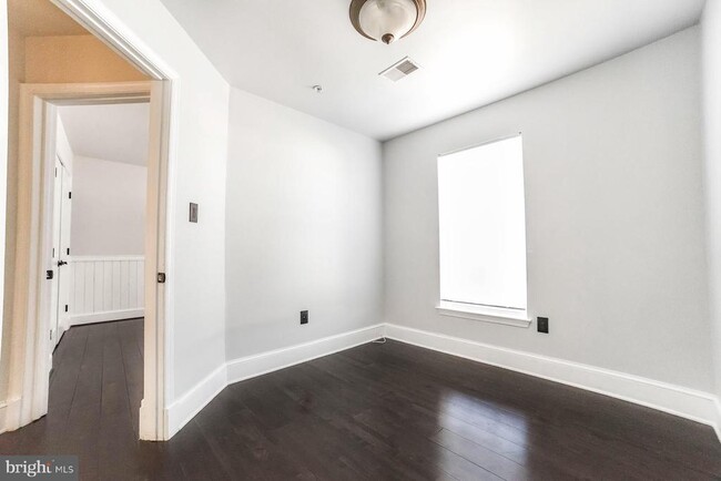 Building Photo - 3100 Esser Pl
