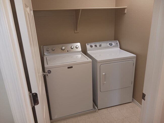 Building Photo - Resort-Style Amenities in Anthem Merrill Ranch!