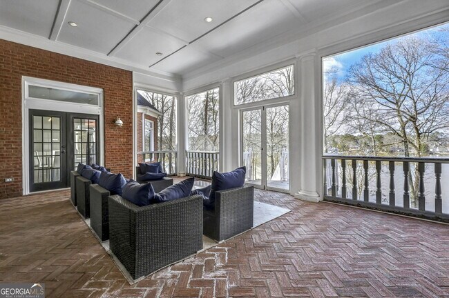 Building Photo - 300 Island Cove Dr