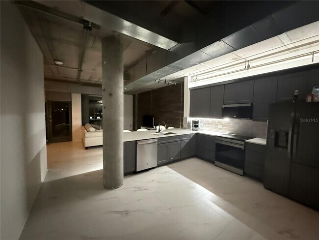 Building Photo - 10 N Summerlin Ave