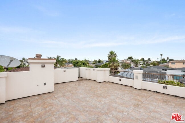 Building Photo - 6416 W 83rd St