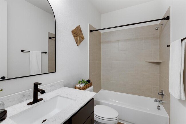 Building Photo - 378 Carpenter Hill Dr
