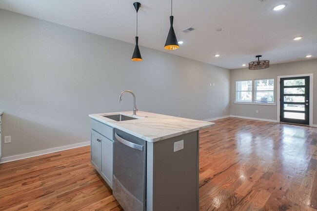 Building Photo - East Nashville Townhome