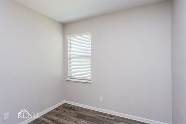 Building Photo - 1923 Hialeah Dr