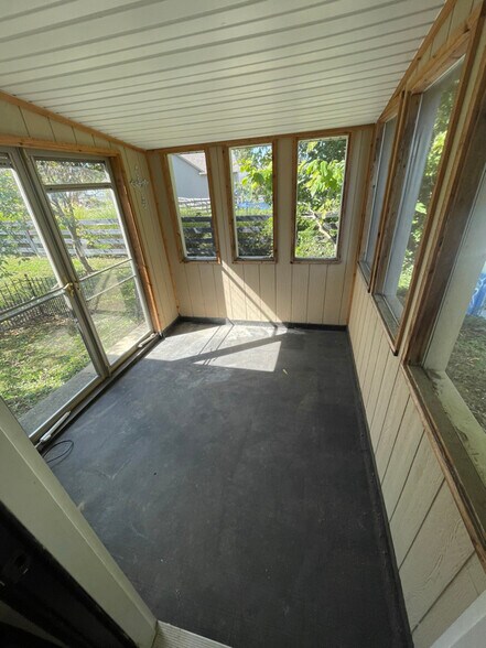 Building Photo - 601 Colonial Ct