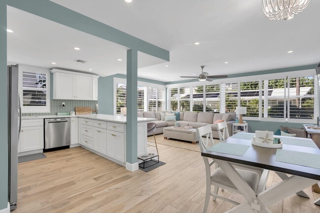 Building Photo - 320 S Ocean Blvd