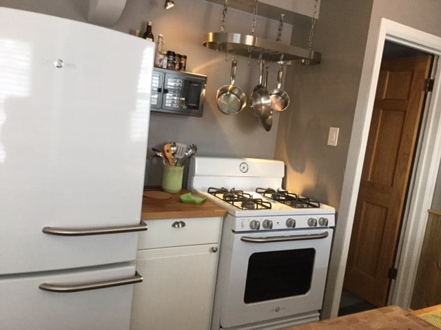 Building Photo - 1015 Forest Ave