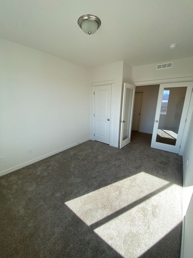 Building Photo - SINGLE FAMILY RANCHER ON ARROW LEAF (APP#146)