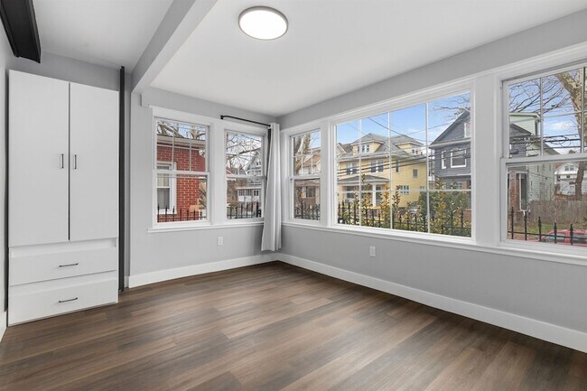 Building Photo - 410 76th St