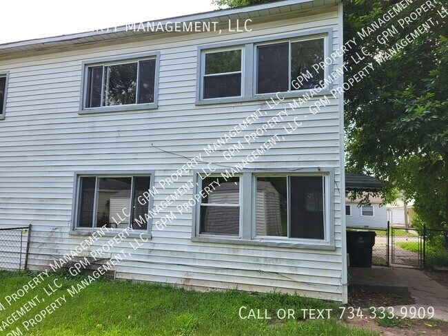 Building Photo - 32258 Oscoda Ct
