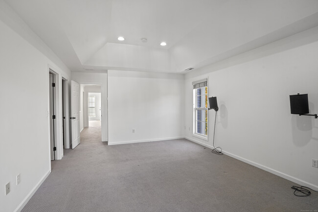 Building Photo - 1 Shawe St