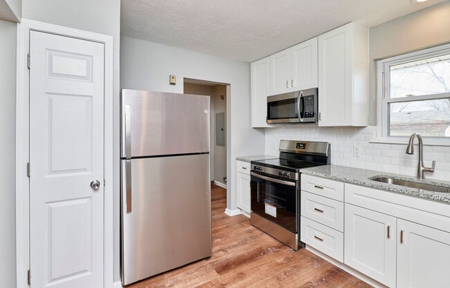 Building Photo - 3335 Boca Raton Dr