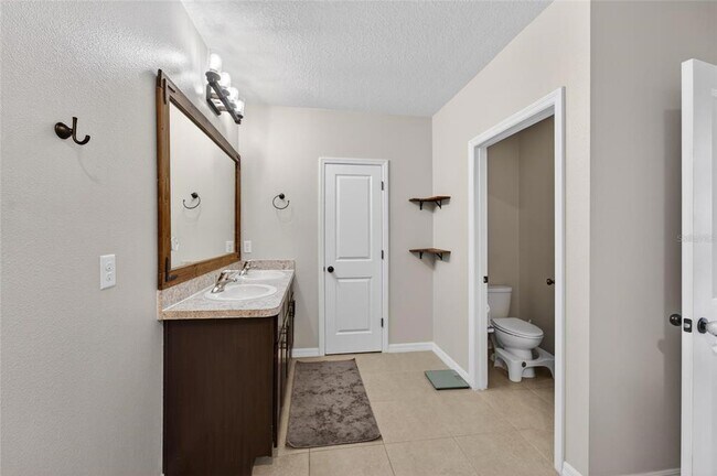 Building Photo - 11176 Leland Groves Dr