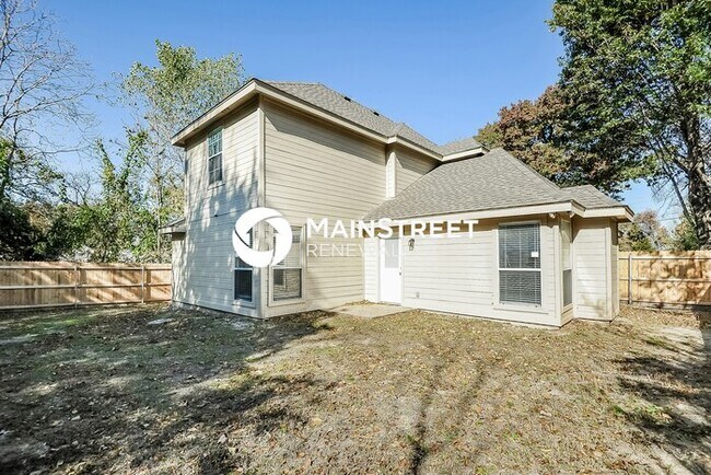 Building Photo - 4 Bedroom Pet-Friendly Home in Dallas, TX with Main Street Renewal